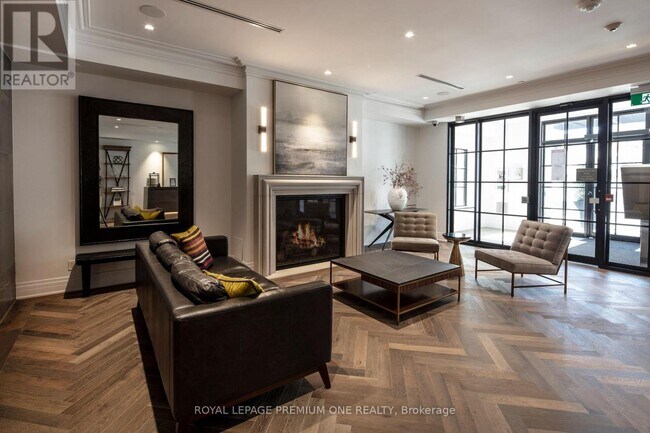 Photo du bâtiment - 571-P571 Prince Edward Dr N