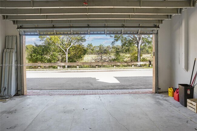 Building Photo - 623 SW 146th Ter