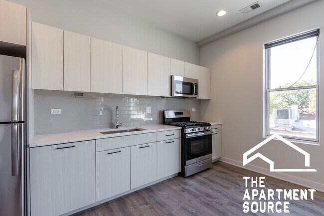 Foto del edificio - 2247 W Lawrence Ave