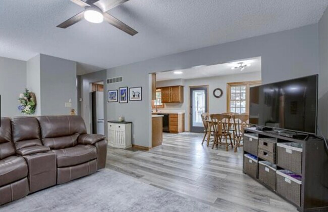Building Photo - 3400 Wildbriar Ln