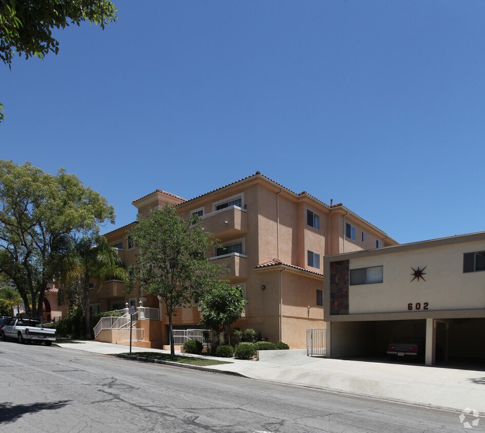 Foto del edificio - 608 E Tujunga Ave