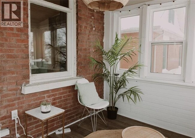 Building Photo - 393 Ontario St