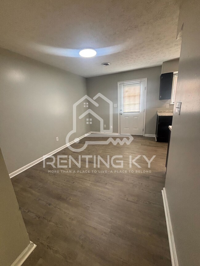 Foto del edificio - Updated 2-Bed, 1.5-Bath Townhome with a Garage!