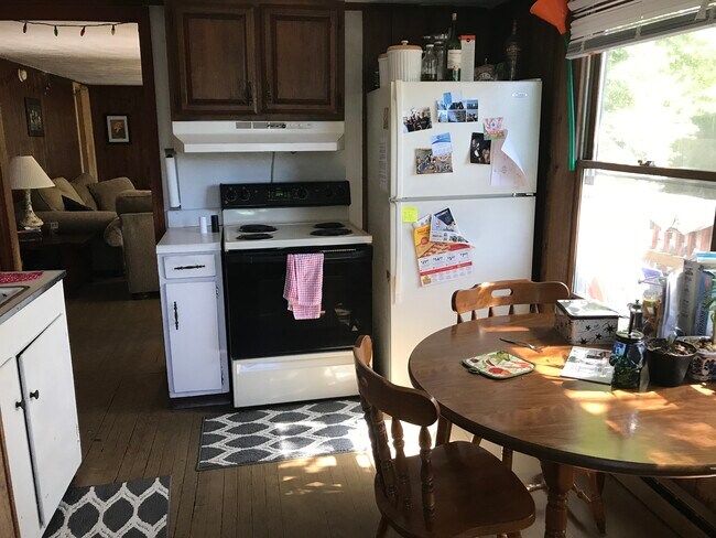 Foto del edificio - 2742 US Highway 421 N