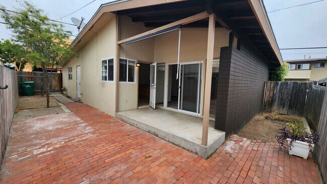 Foto del edificio - Pacific Beach 2-br House + Garage
