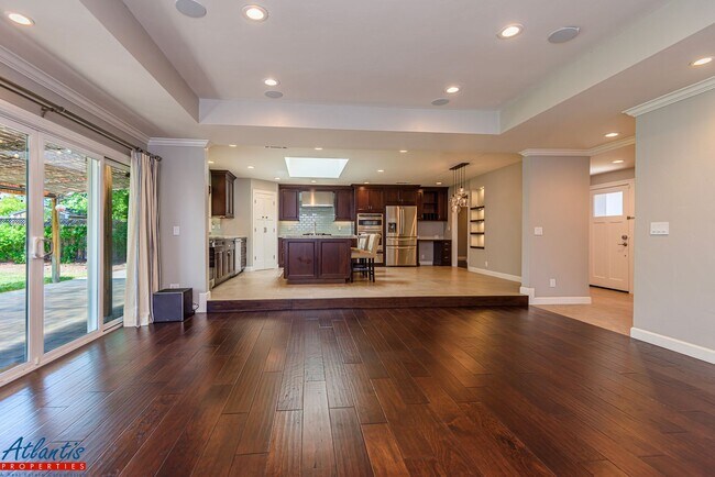 Foto del edificio - Stunning  Cambrian Home | Completely Remod...