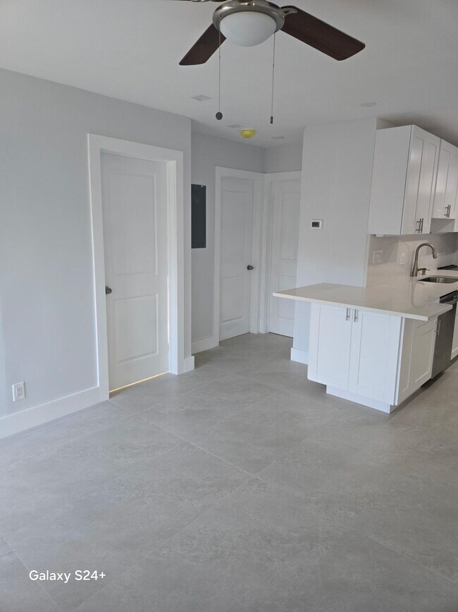 Foto del edificio - 4951 SW 28th Terrace