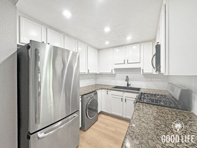 Foto del edificio - Cozy 3BR Near SDSU | 913 Sq Ft | 2-Car Garage & Bright Second-Floor Unit
