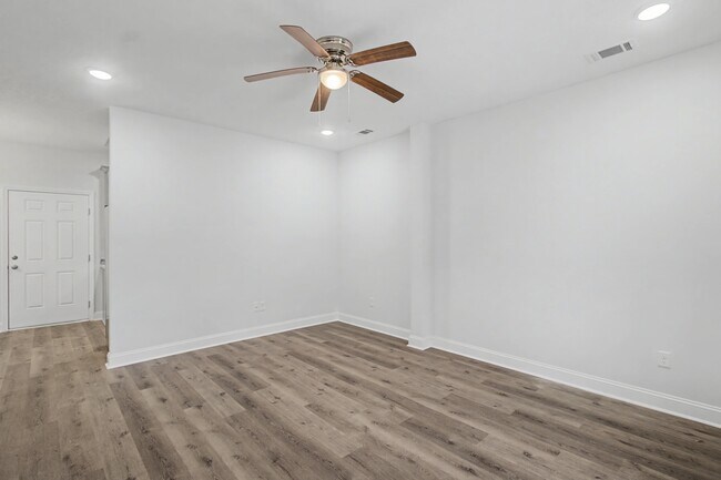 Foto del edificio - 205 Bagley Ave