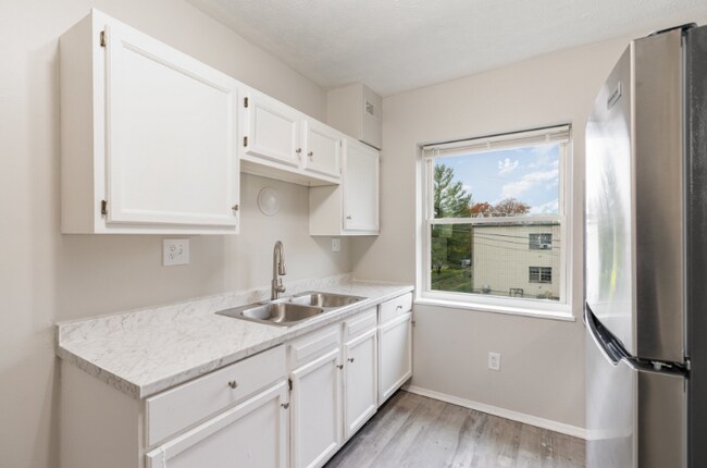 Building Photo - 562 Glenwood Ave