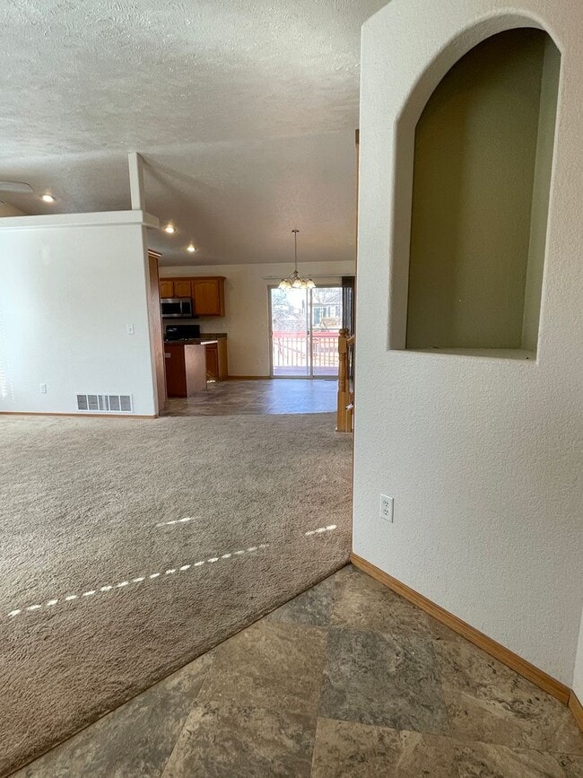 Building Photo - Spacious 4-Bedroom, 3-Bathroom House for Rent