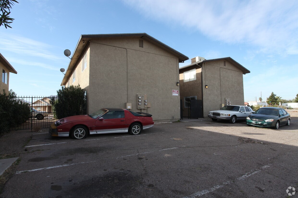 Foto del edificio - 213 E Foster Ave
