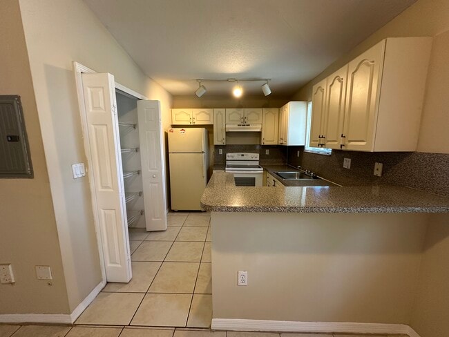 Building Photo - 1261 SE 31st Ct