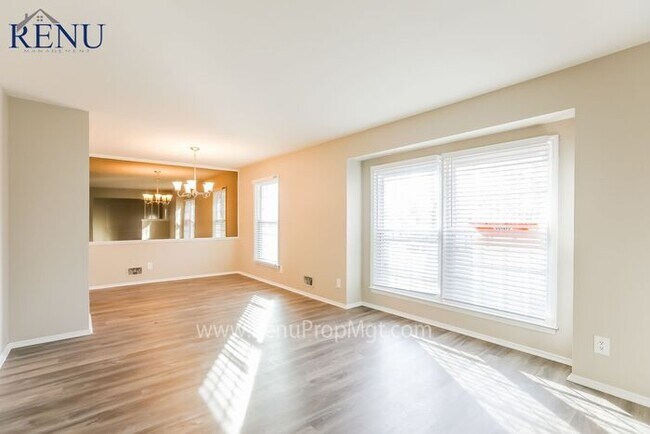 Foto del edificio - Now Available!