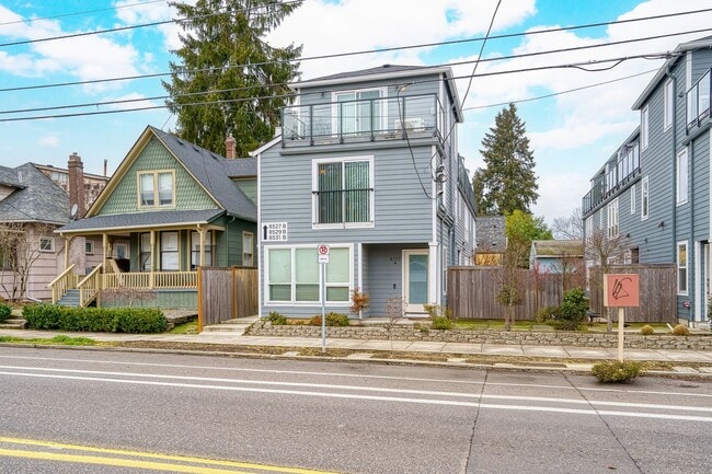 Foto del edificio - 8537-8537 N Saint Louis Ave