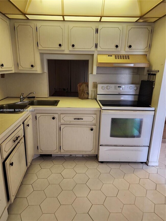 Foto del edificio - 5750 NW 64th Ave