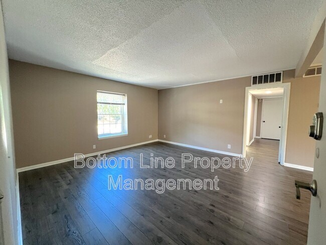 Foto del edificio - 2638 Park Rd