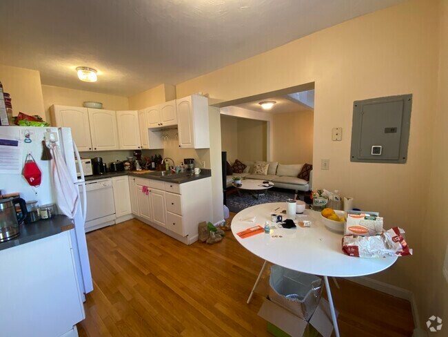 Building Photo - 258 Beacon St