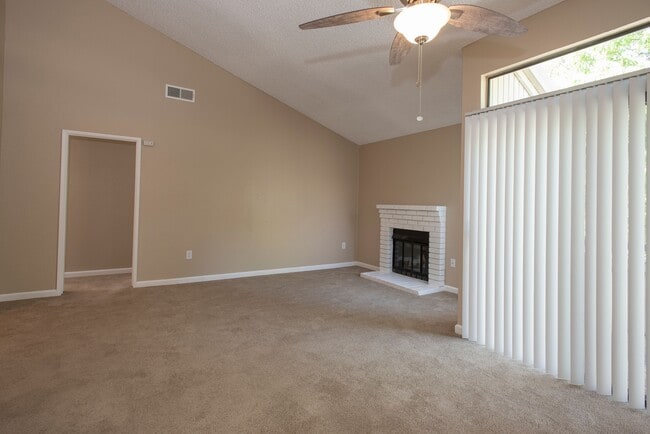 Living room area - Huntcliffe Apartments