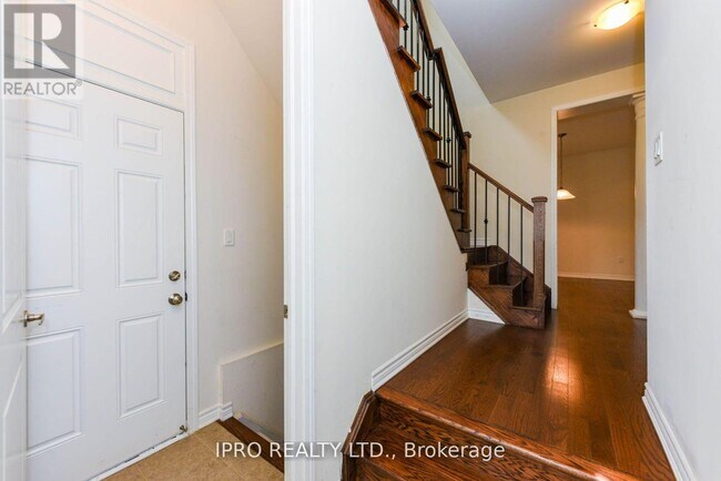 Building Photo - 525 LANGHOLM St