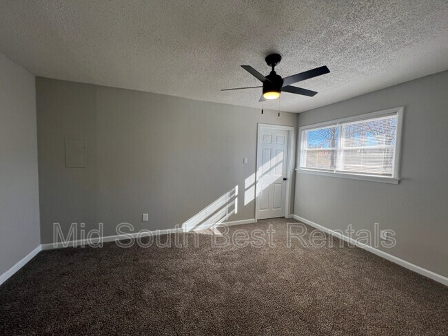 Building Photo - 178 Jeanne Dr