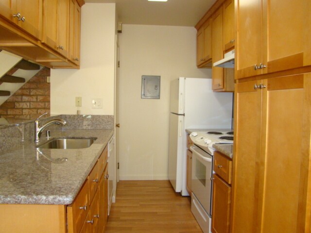 Building Photo - 2300 Samaritan Plz