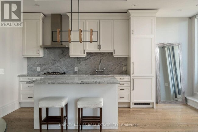 Building Photo - 133 Hazelton Ave