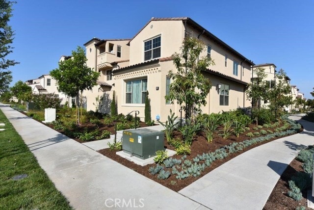 Building Photo - 338 Floral View