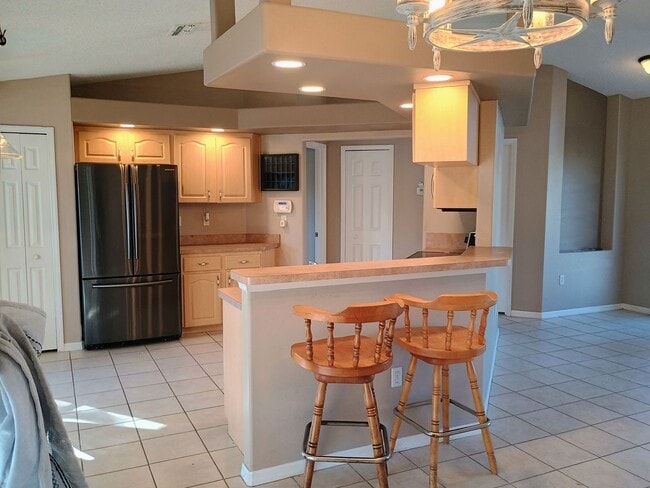 Foto del edificio - 3 bedroom 2 bathroom Fenced in yard