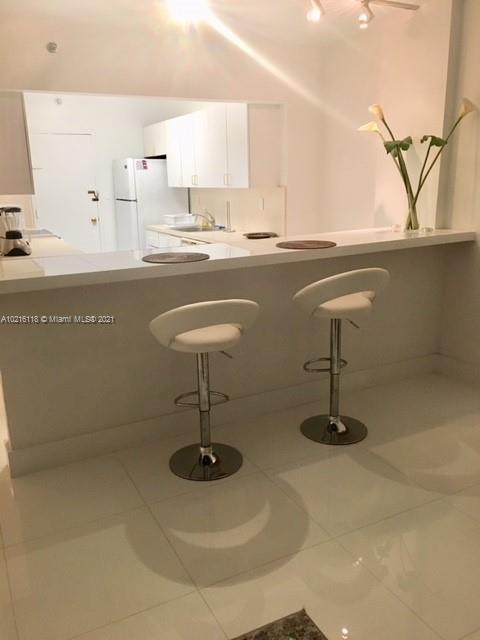 Building Photo - 100 Lincoln Rd