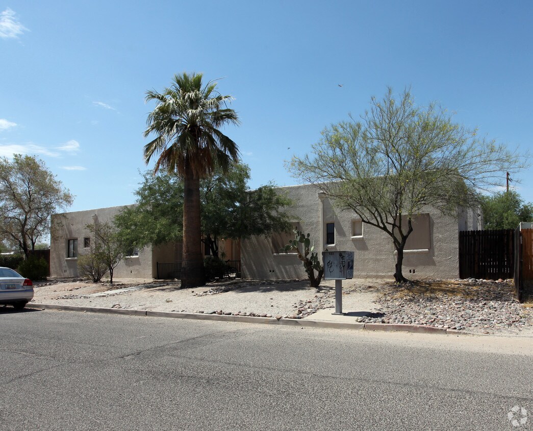 Primary Photo - 903-909 E Adams St