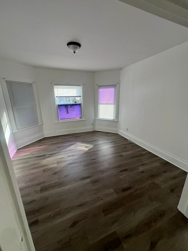 Building Photo - 51 Glenham St