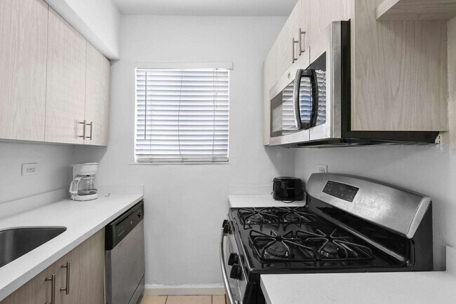 Building Photo - 7340 Harding Ave