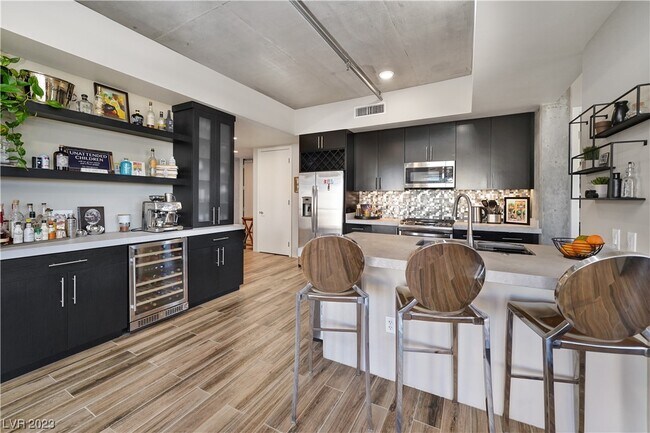 Foto del edificio - 353 E Bonneville Ave