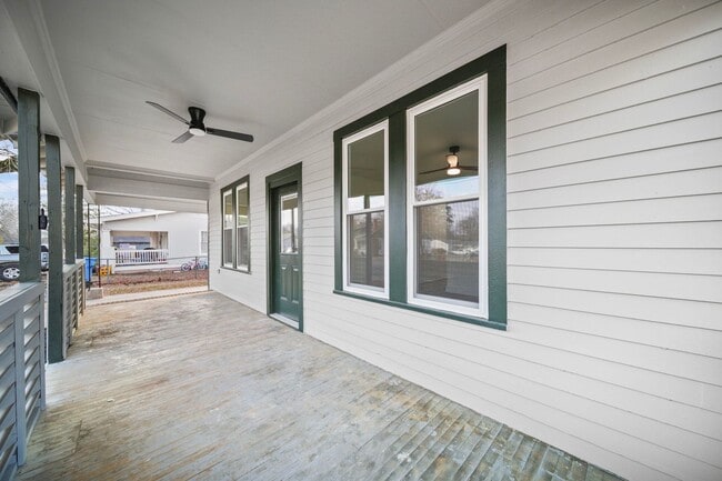 Building Photo - 1703 Lowder St