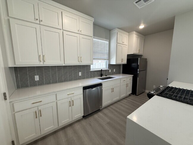 Foto del edificio - 2 Bedroom Townhouse in OKC