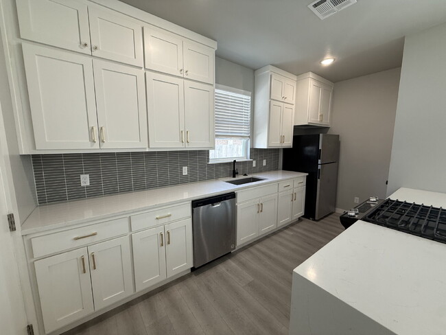 Building Photo - 2 Bedroom Townhouse in OKC