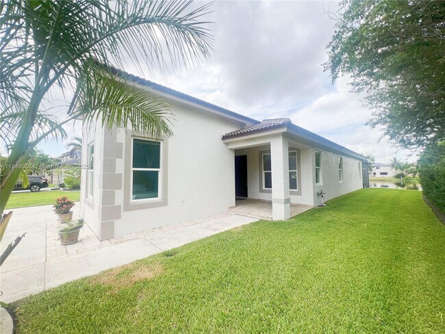 Foto del edificio - 16306 SW 11th St