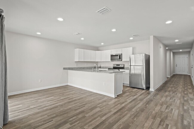 Building Photo - Beautiful 4/2 home with NEW fenced yard