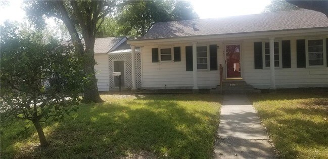 Building Photo - 461 Claremore St