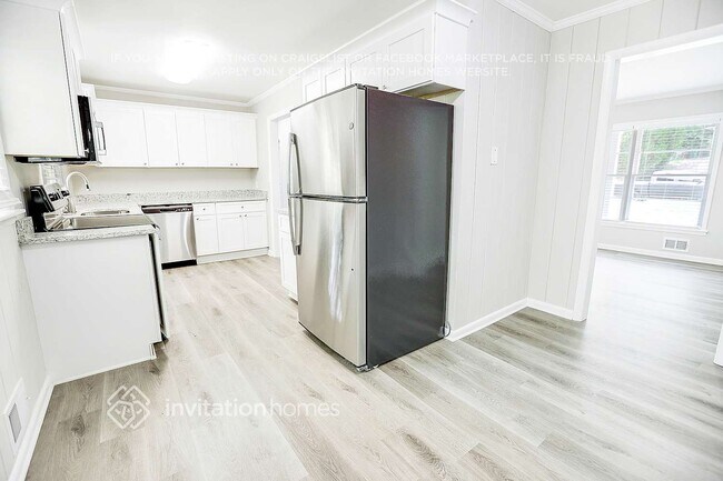 Foto del edificio - 3582 Highwood Dr SW