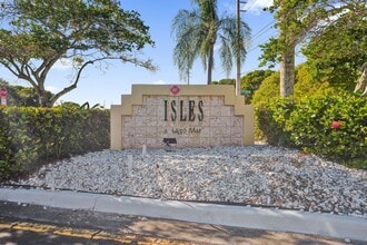 Building Photo - 12620 VISTA ISLES Dr