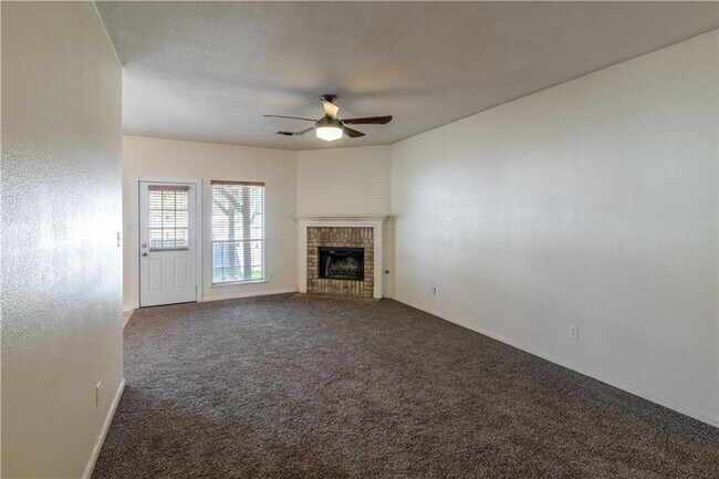 Building Photo - 105 Bluejay Cove