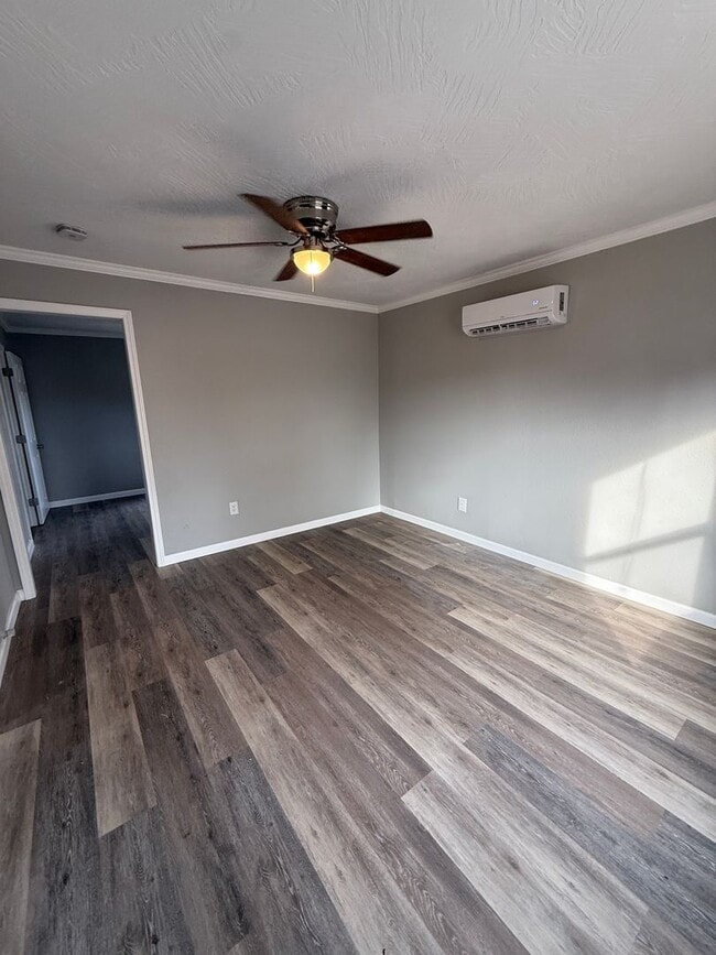 Building Photo - 1 bedroom/1 bath house