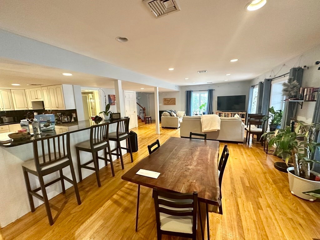 Primary Photo - 139 Fresh Pond Pkwy