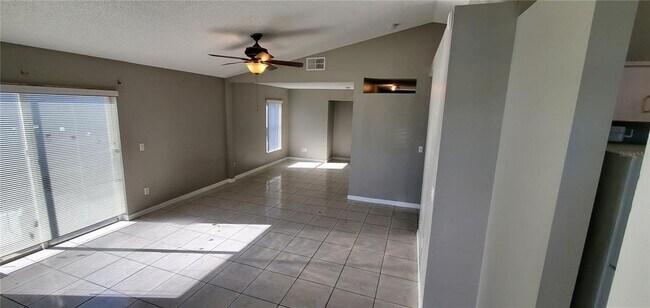 Building Photo - 2370 Harbor Town Dr