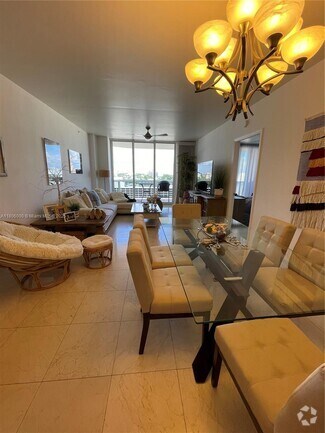 Building Photo - 9559 Collins Ave