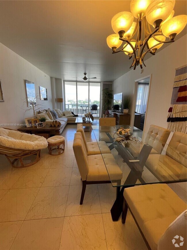 Building Photo - 9559 Collins Ave