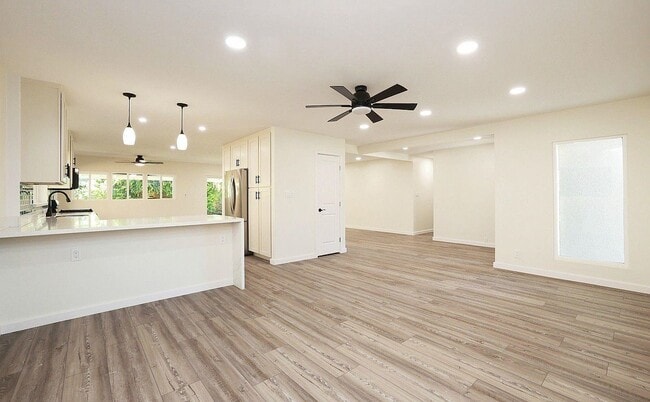 Building Photo - 240 Olali St