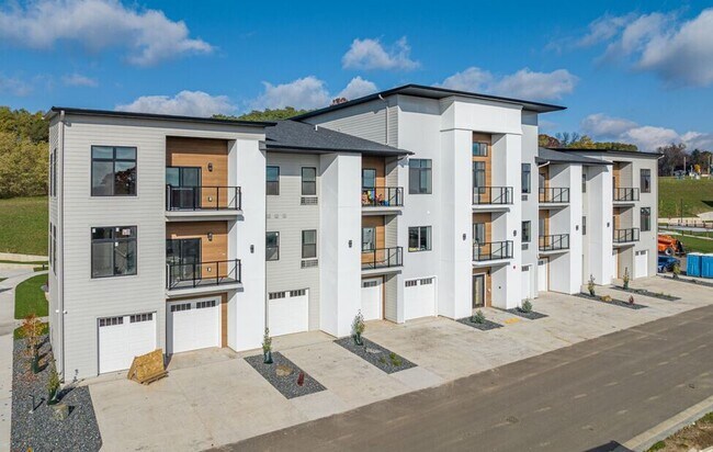 Foto del edificio - Galloway Flats - 2 bedroom 1 bath Luxury Amenity Living!